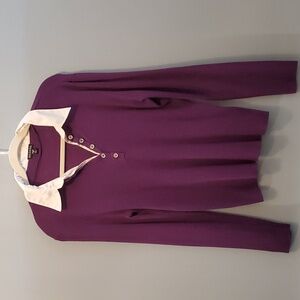 20 lightweight sweater with collar andbutton detail